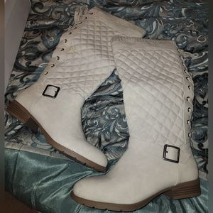 Justfab , Size 9.5 tan/white